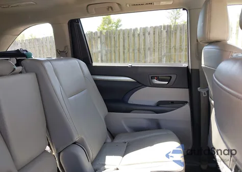 2015 Toyota Highlander Xle z USA, uszkodzony, nr VIN 5TDJKRFH7FS160298